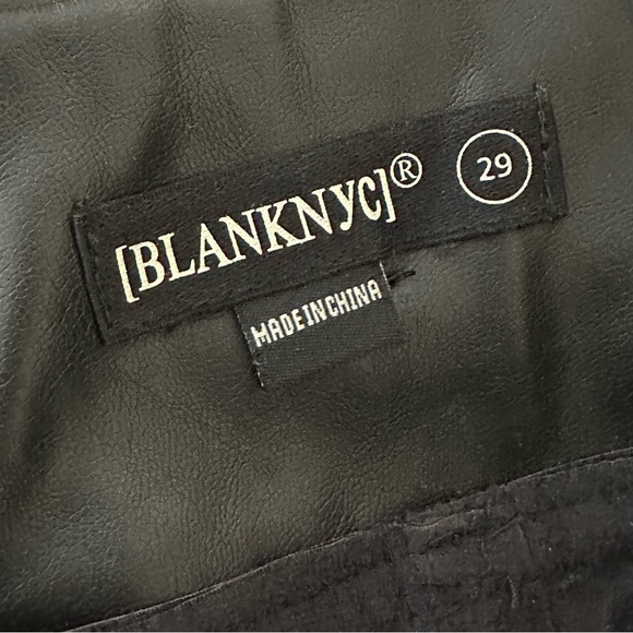 Blank NYC Black Faux Leather High Waisted Paperbag Shorts Size 29 - Picture 11 of 11